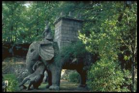 Bomarzo_Elefant.jpg, 13 KB